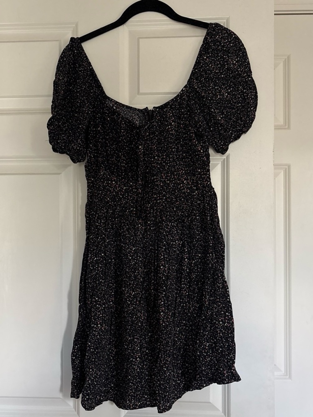 Forever 21 Black Floral Puff-Sleeve Mini Dress